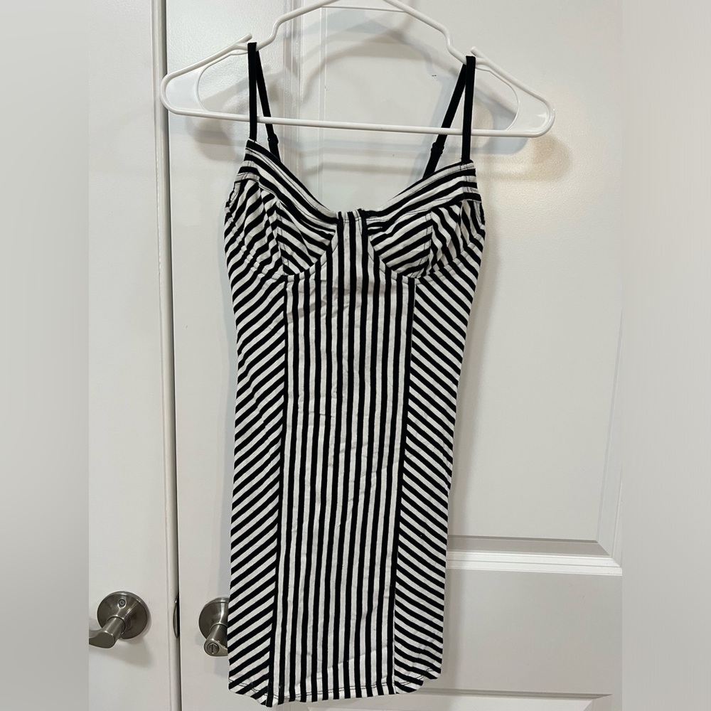 Forever 21 woman’s size small black and white dress